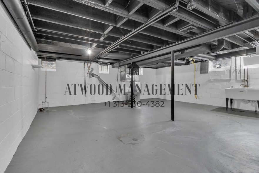 Building Photo - This beautifully updated 3-bedroom, 2-bath single-family home is ready for move-in!