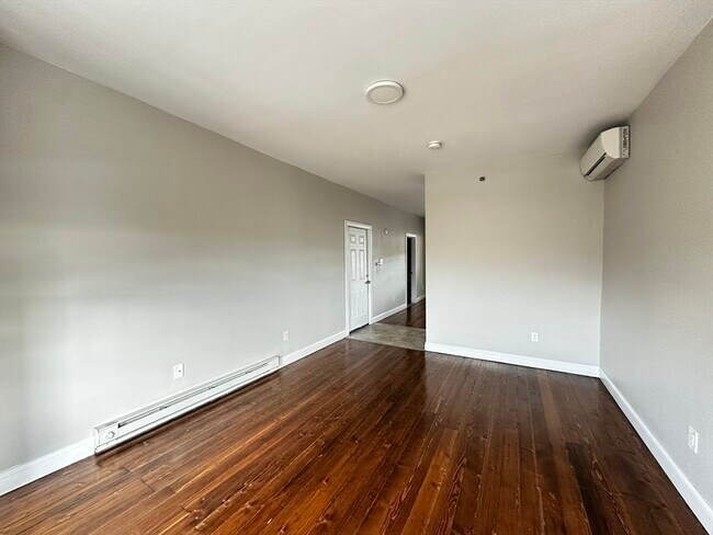 Building Photo - 5 Hampshire St