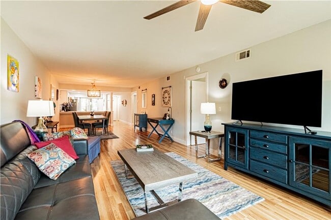 Building Photo - Bright & Spacious First-Floor Condo in Winterpark – Naples Living at Its Best!