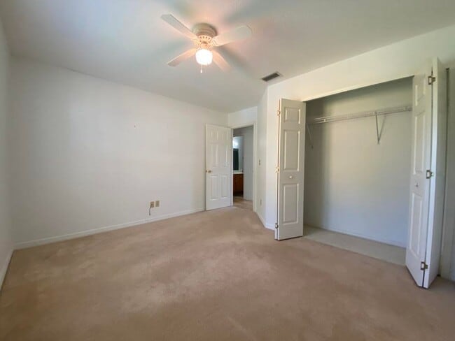 Building Photo - Spacious 3/2 in Holly Hill