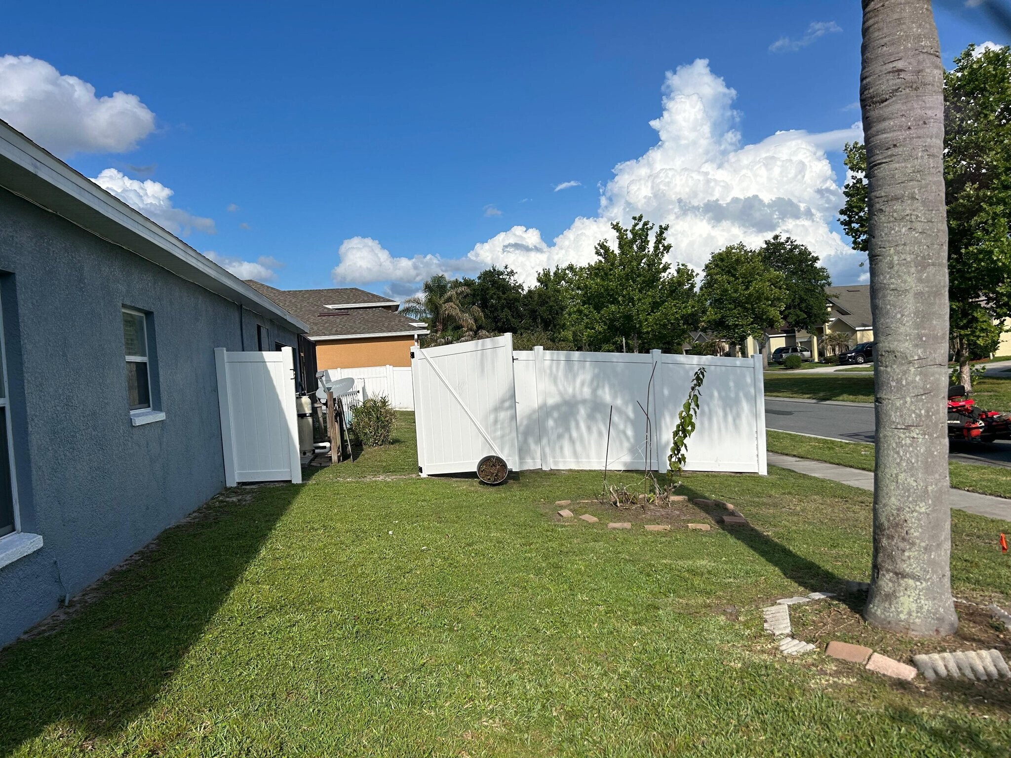 Building Photo - 2105 Woodsedge Dr