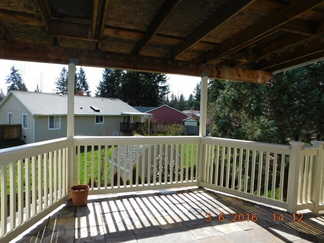 Building Photo - Beautifully Custom Updated 3BD/1.5BA Home ~ Gorgeous Kitchen & Master Bedroom!