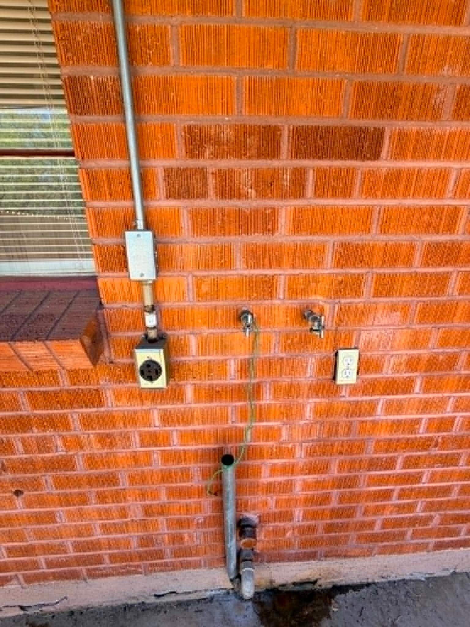 Building Photo - 3571 E 3rd St