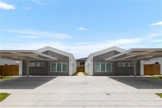 Building Photo - 11 E Hibiscus Ave