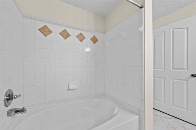 Building Photo - 6203 Myrtlewood Cir W