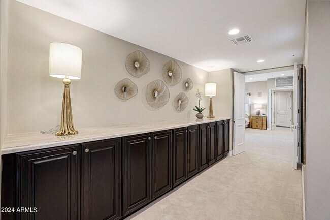 Building Photo - Beautiful custom home with backyard Oasis!
