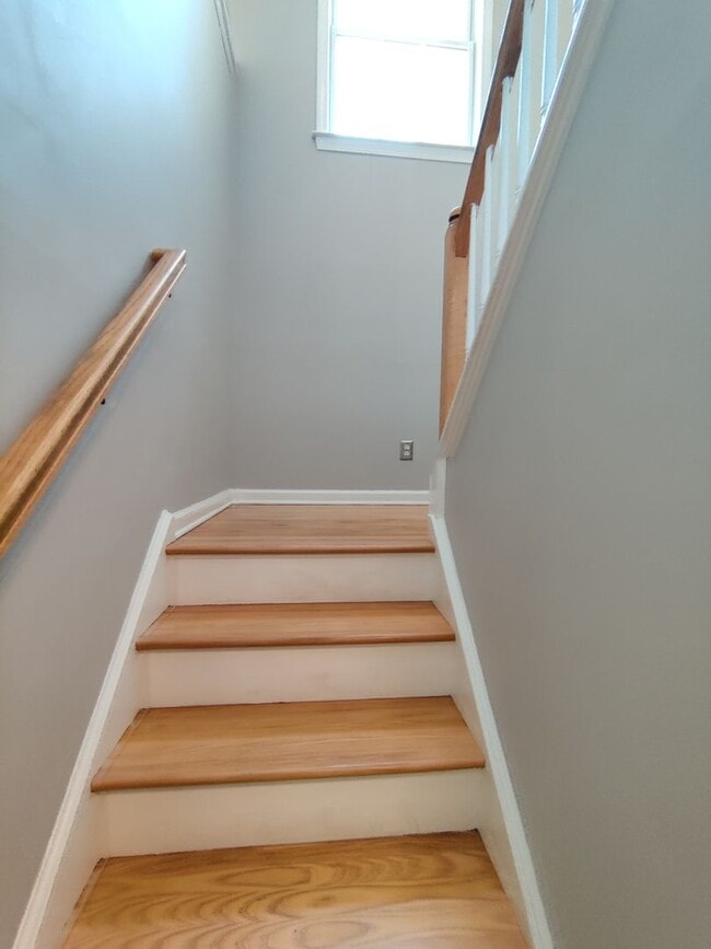 Building Photo - Lovely 4BD / 2 Bath High Ranch