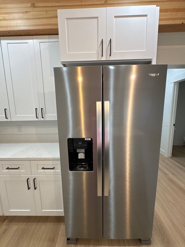 Building Photo - 725 W 350 N