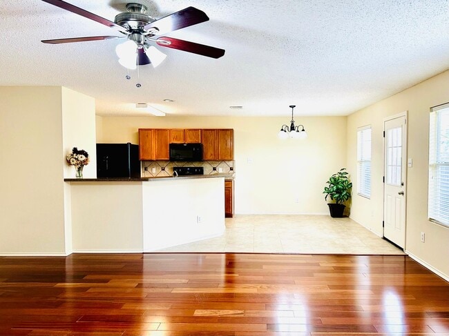 Building Photo - 9809 Tyler Dr