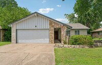 Building Photo - 3 Bed / 2 Bath in Central Tulsa!
