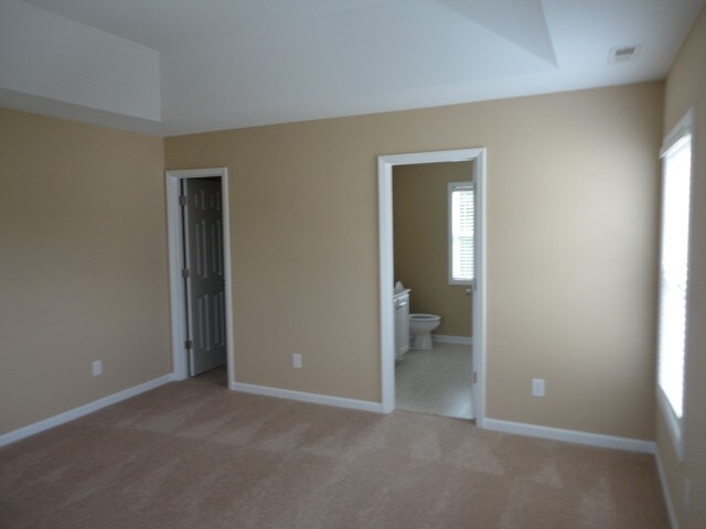 Building Photo - 210 Goldfinch Ct