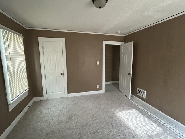 Building Photo - Hubbell Avenue Rental—Where Comfort Meets Value