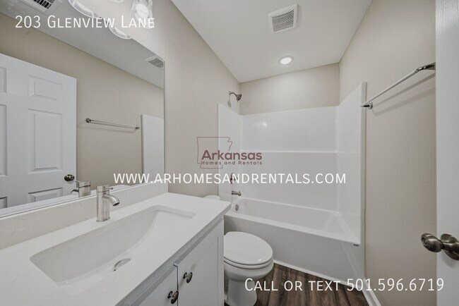 Building Photo - 203 Glenview Ln