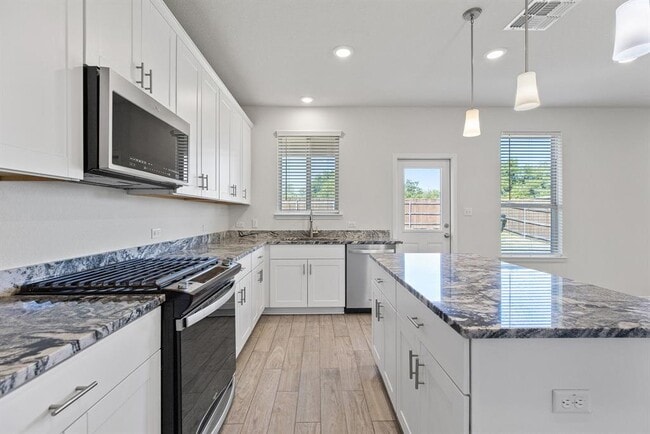 Building Photo - 905 Duskywing Wy