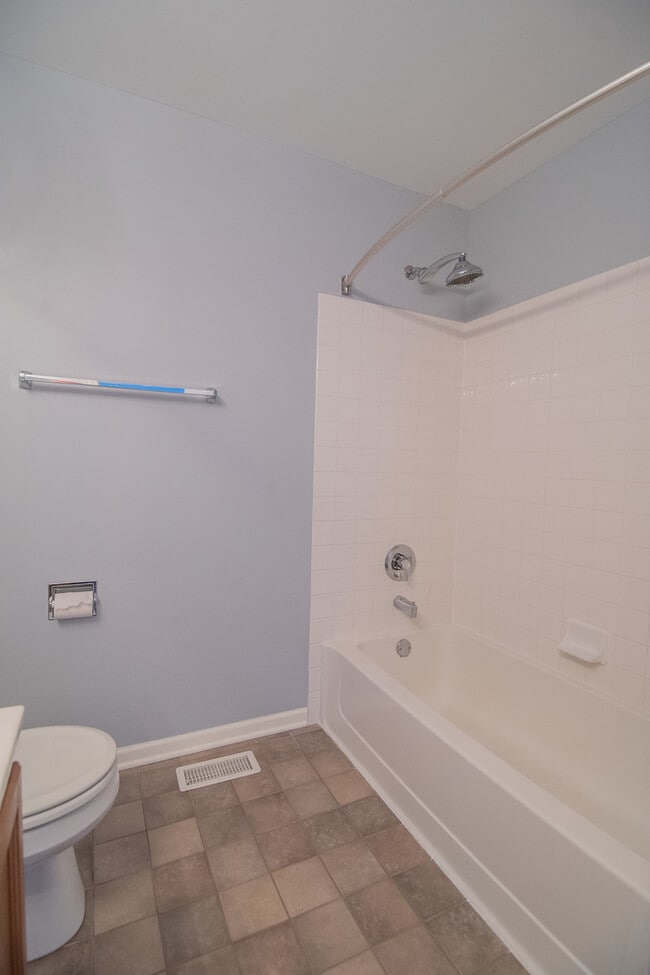 Building Photo - 2486 Golf Ridge Cir