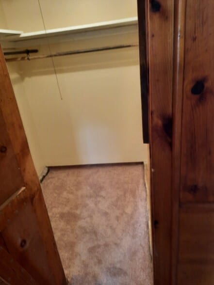 5' x 6.5' walk in closet new paint new wall to wall - 86 Forest St