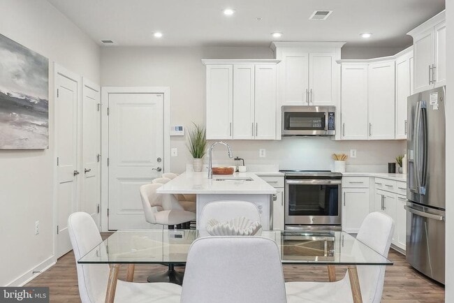 Building Photo - 44603 Wolfhound Sq
