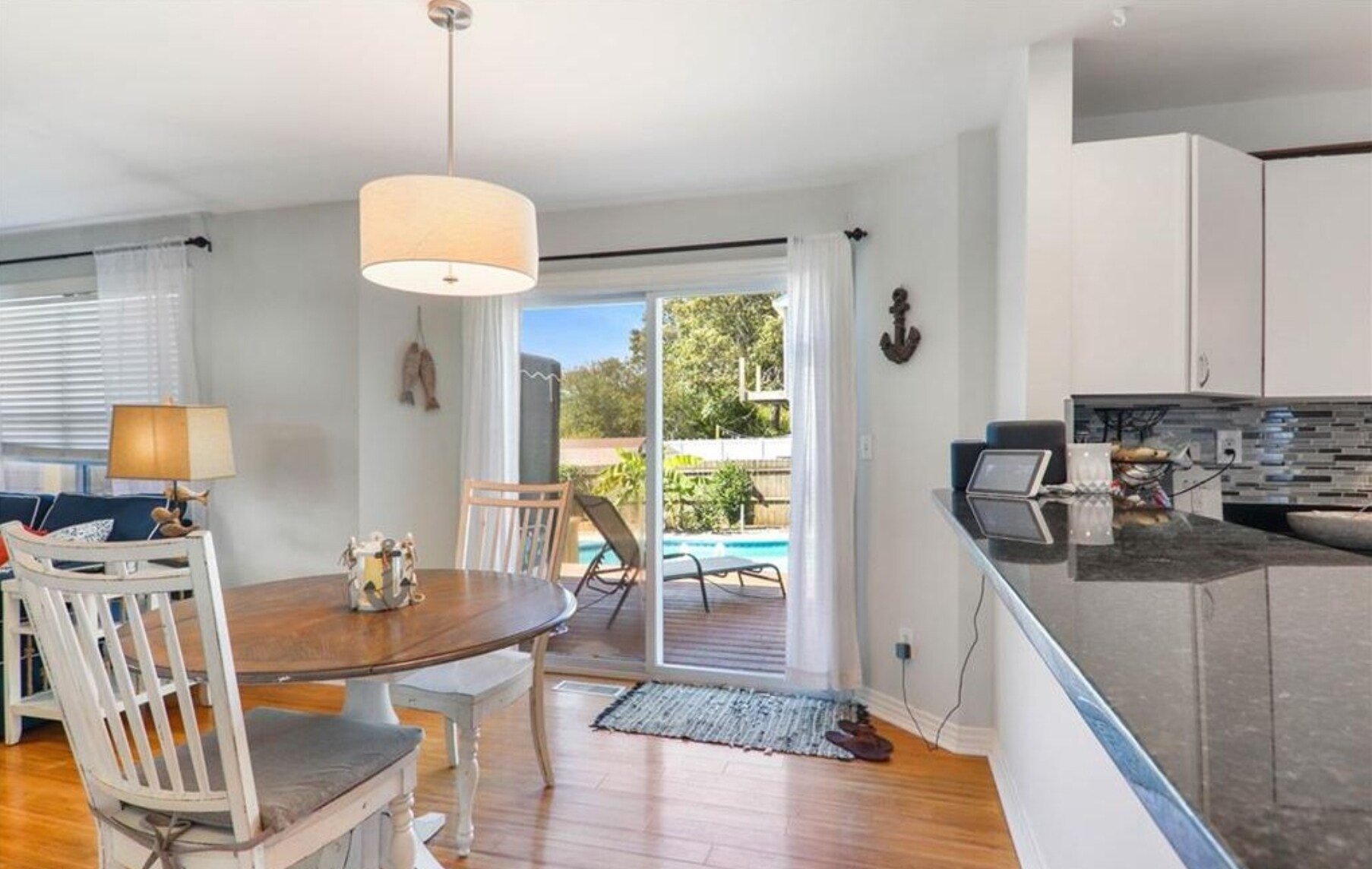 Building Photo - 404 Grace Ave