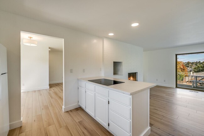 Building Photo - Updated 2 Bedroom House in Magnolia