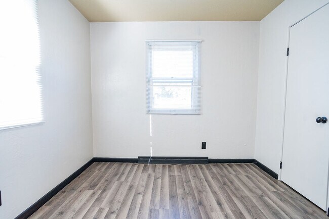 Building Photo - 1309 S Gary Dr