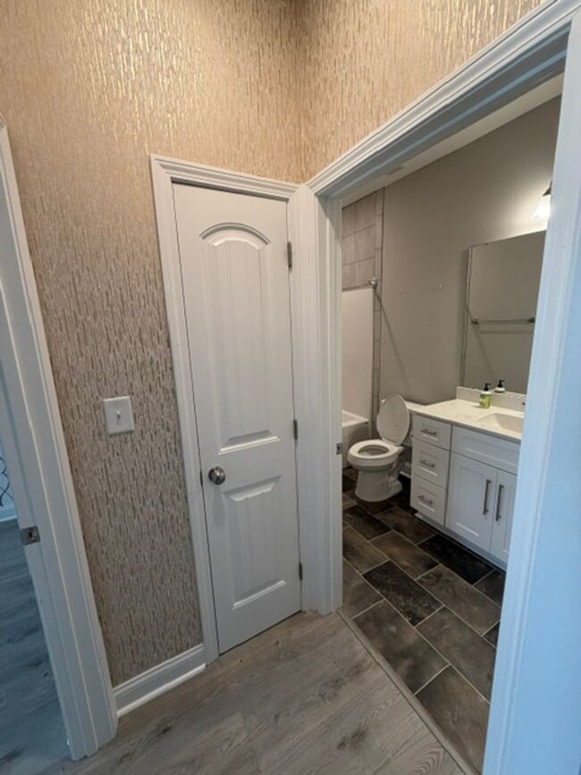 Building Photo - 311 Oak Pointe Cir E
