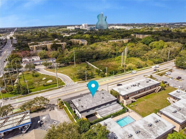 Building Photo - 5980 SW 40th Ave