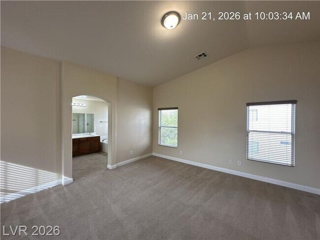 Building Photo - WONDERFUL NW HOME LOCATED IN THE ELKHORN RANCH COMMUNITY!!