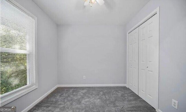 Building Photo - 558 Manning Rd SW