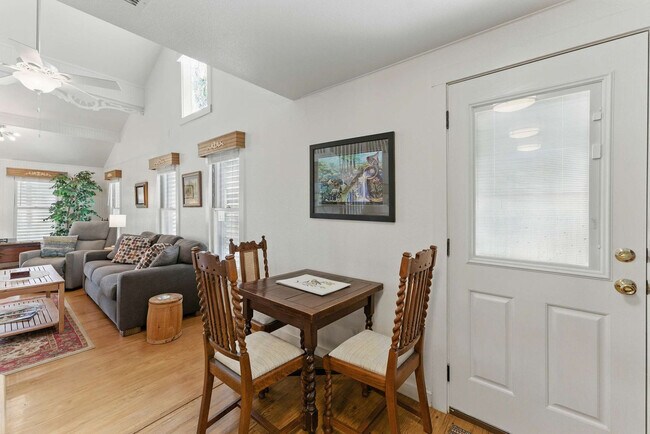 Building Photo - 175 Fredericksburg Rd