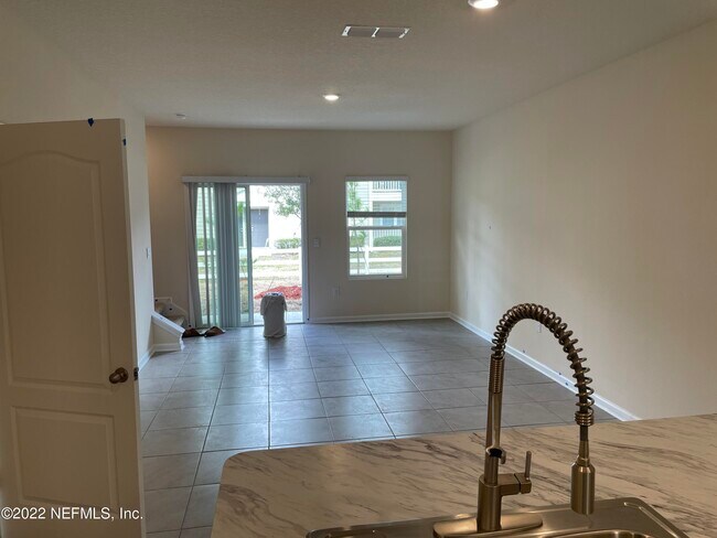 Building Photo - 9571 Star Dr