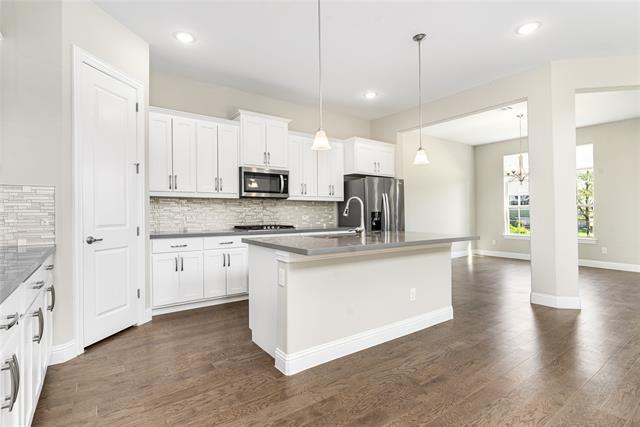 Building Photo - 12261 Hesse Dr