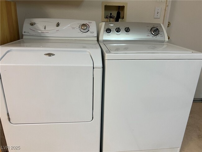 Building Photo - 10041 Woodhouse Dr