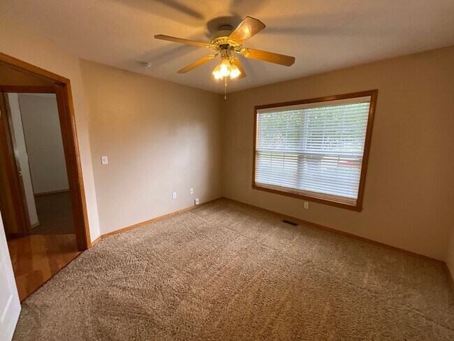 Building Photo - Beautiful Home on Private Setting