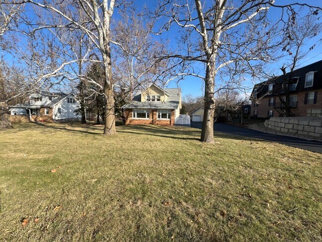 Building Photo - 3 Bedroom/2.5 Bathroom Home in Peoria for Lease