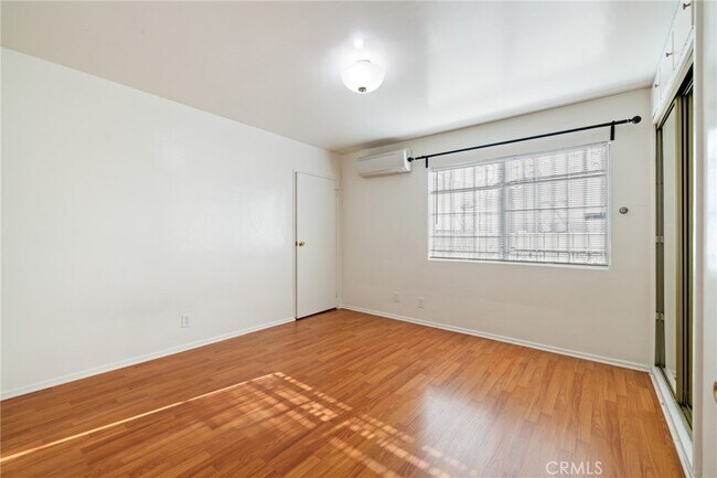 Building Photo - 11840 Archwood St
