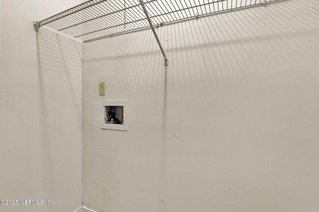 Building Photo - 475 Crabapple Ct