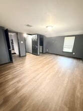 Building Photo - 1005 Defender St