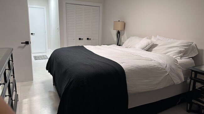 Building Photo - 2030 S Ocean Dr