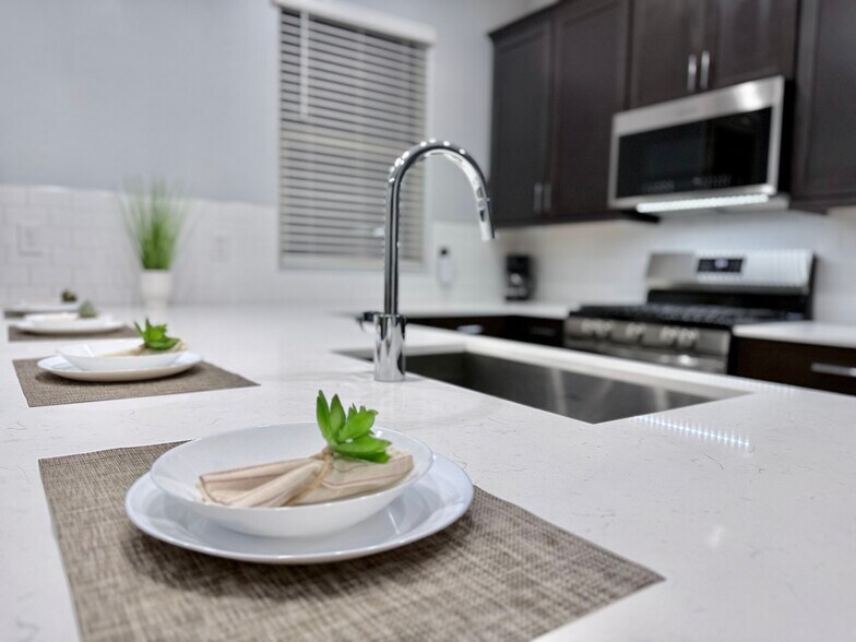 Building Photo - 4013 W Buist Ave