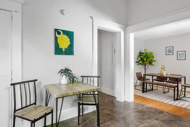 Building Photo - The Laurens Cottage | University Hill