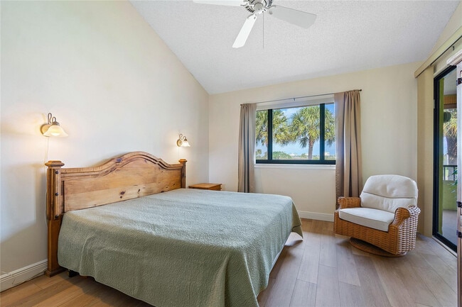 Building Photo - 302 Sea Oats Dr