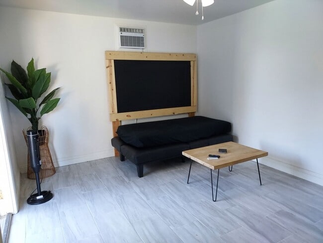 Building Photo - Four bedroom w/ Studio