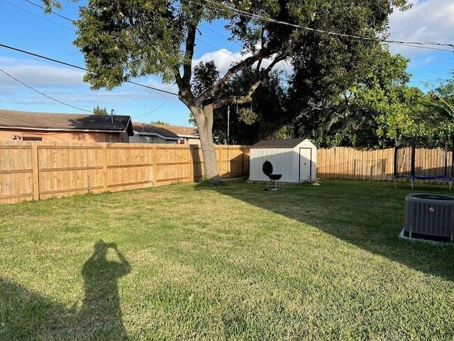 Building Photo - 1481 NW 2nd St