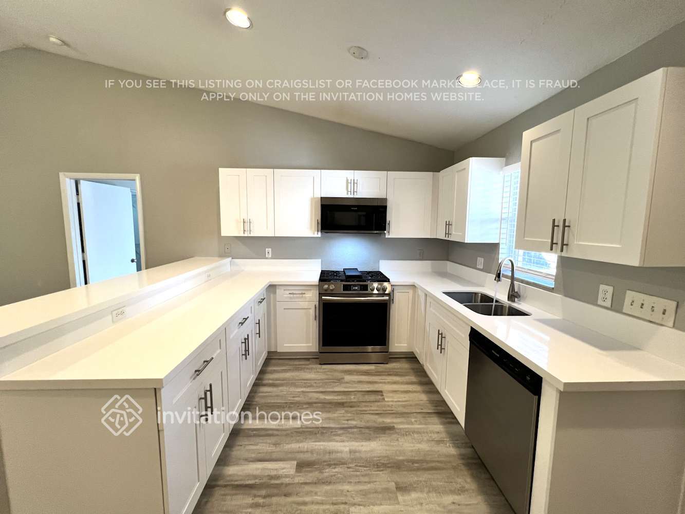 Building Photo - 6075 Roger St