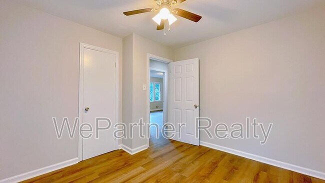 Building Photo - 2744 Fairlane Dr SE