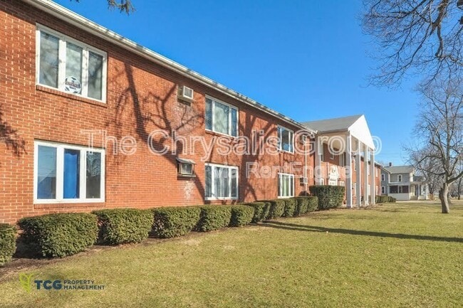 Primary Photo - 445 Elm Pl