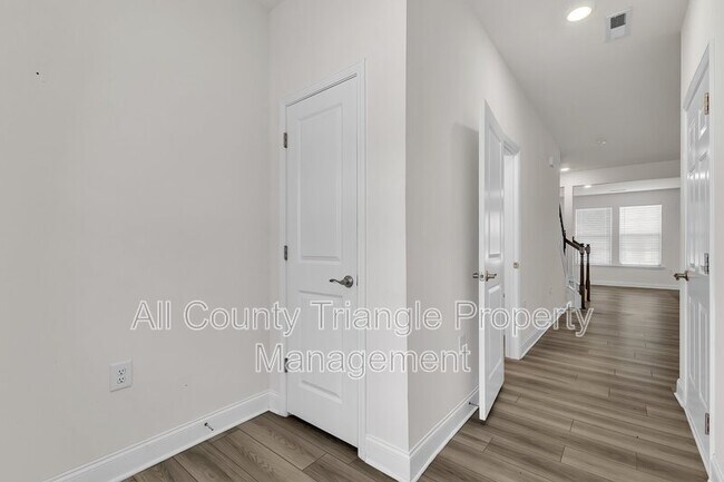 Building Photo - 2103 Nandina Trl