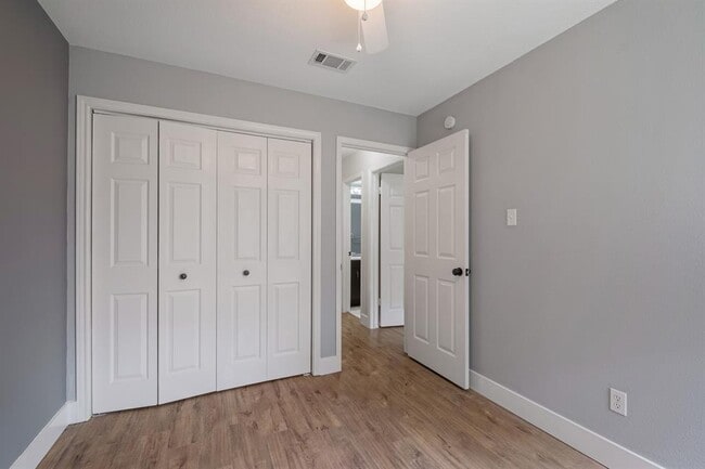 Building Photo - 8900 Pocono Cove