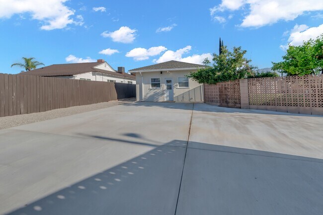 Building Photo - 11330 Cherrylee Dr