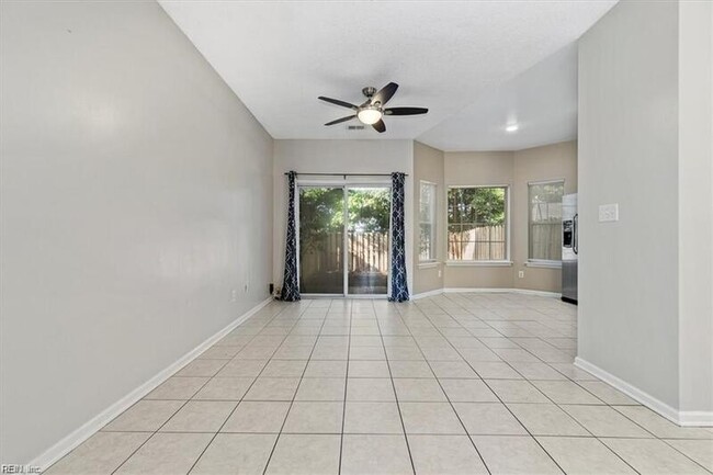 Building Photo - 4975 Kemps Lake Dr